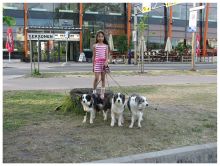 Jenni koirien kanssa Virossa
